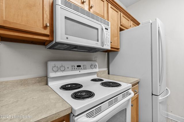 7309 St Andrews Woods Cir 105, Louisville, KY 40214