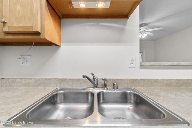 7309 St Andrews Woods Cir 105, Louisville, KY 40214