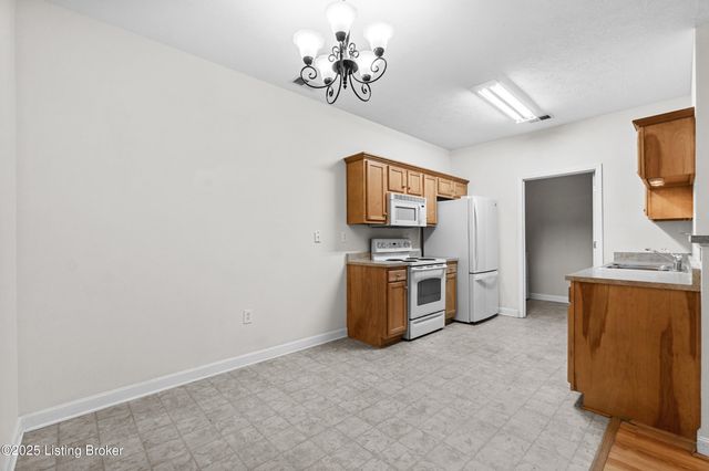 7309 St Andrews Woods Cir 105, Louisville, KY 40214