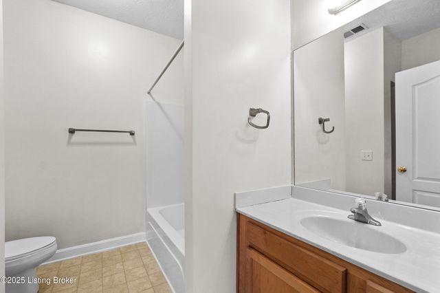 7309 St Andrews Woods Cir 105, Louisville, KY 40214