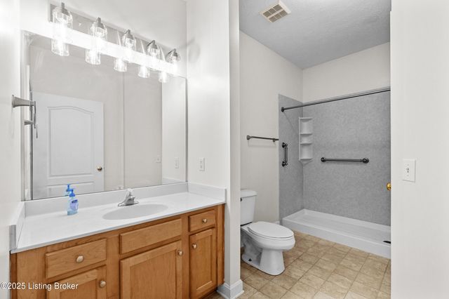 7309 St Andrews Woods Cir 105, Louisville, KY 40214