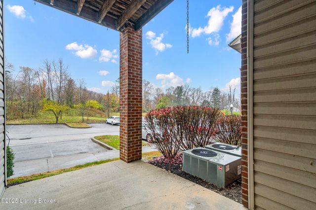 7309 St Andrews Woods Cir 105, Louisville, KY 40214