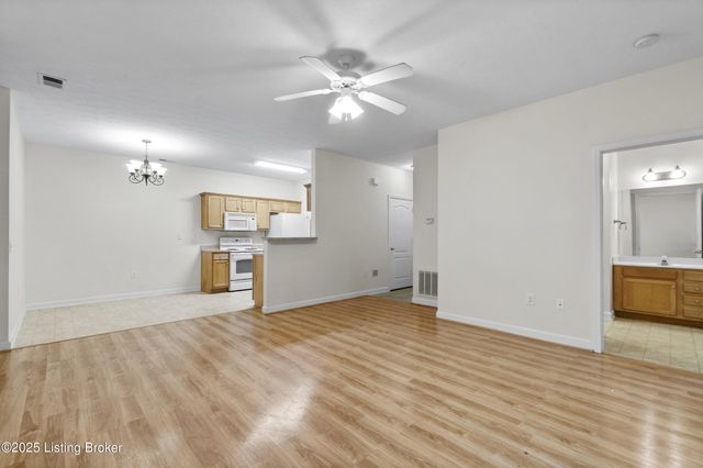 7309 St Andrews Woods Cir 105, Louisville, KY 40214