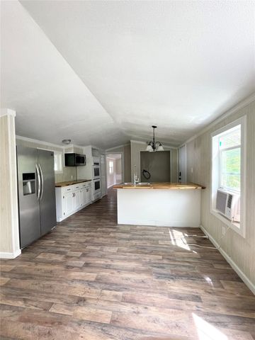 433 Capricorn Drive, Granbury, TX 76049