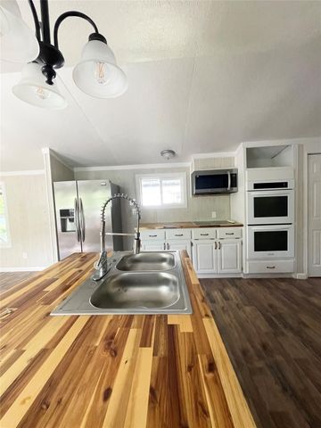 433 Capricorn Drive, Granbury, TX 76049