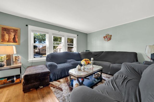 9427 S Utica Avenue, Evergreen Park, IL 60805