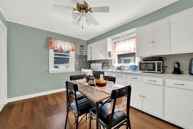 9427 S Utica Avenue, Evergreen Park, IL 60805