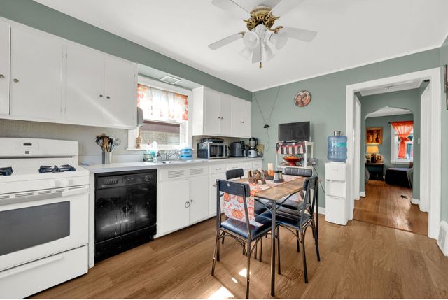 9427 S Utica Avenue, Evergreen Park, IL 60805