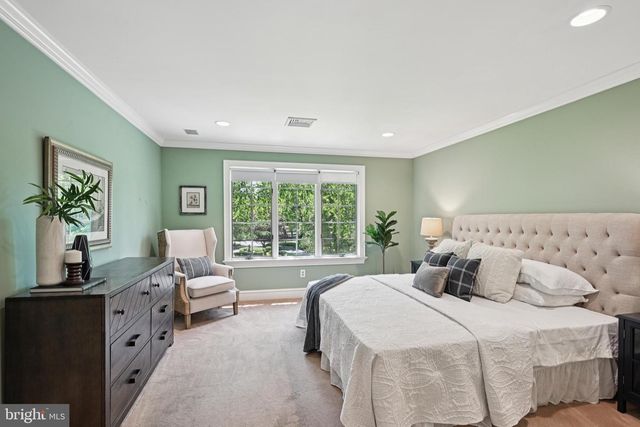 12 COVE RD, Moorestown, NJ 08057