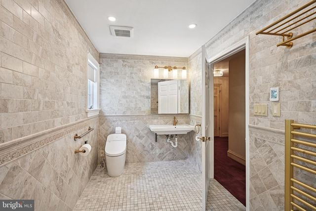 12 COVE RD, Moorestown, NJ 08057