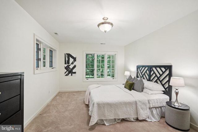 12 COVE RD, Moorestown, NJ 08057