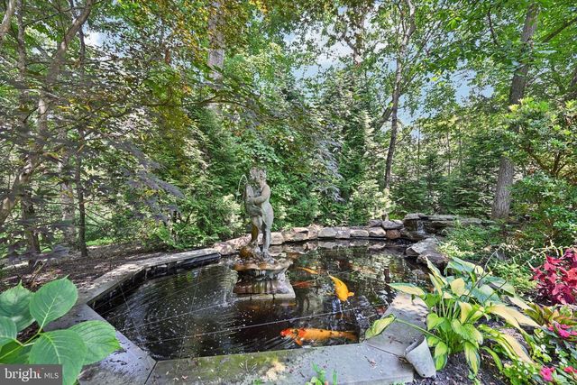 12 COVE RD, Moorestown, NJ 08057