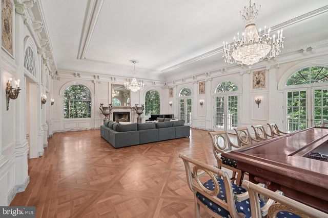 12 COVE RD, Moorestown, NJ 08057