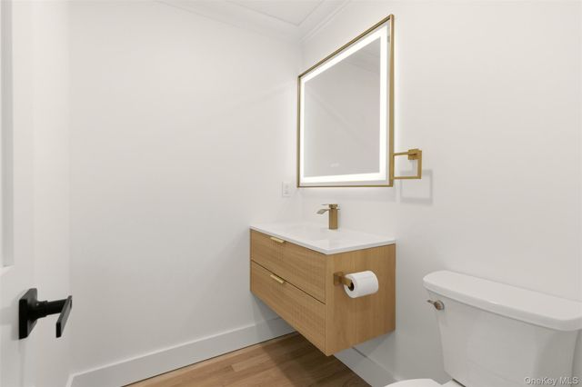 11 Plantation Drive, Hauppauge, NY 11788