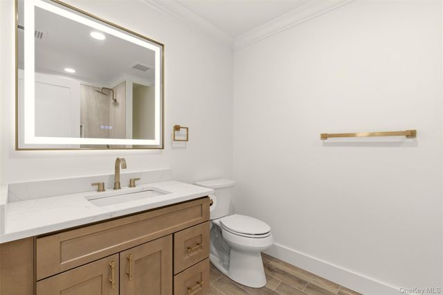 11 Plantation Drive, Hauppauge, NY 11788