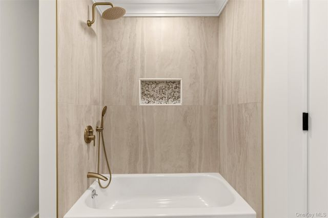 11 Plantation Drive, Hauppauge, NY 11788