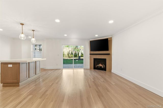 11 Plantation Drive, Hauppauge, NY 11788