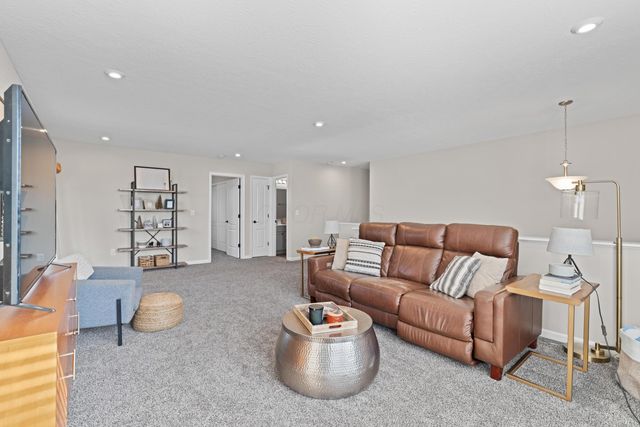 381 Rochdale Run, Delaware, OH 43015