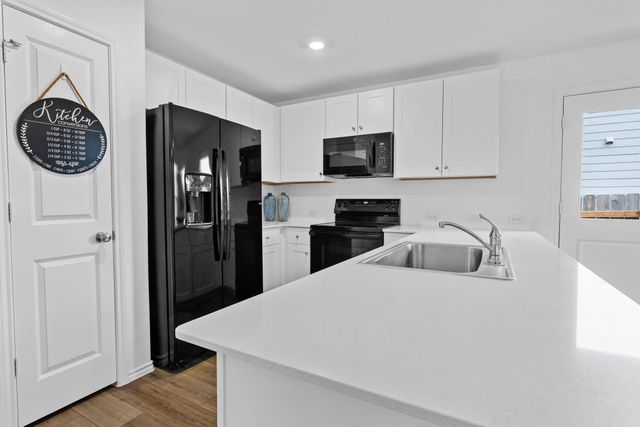 584 Commander Abbott DR, Jarrell, TX 76537