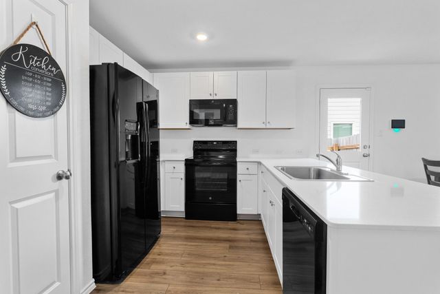 584 Commander Abbott DR, Jarrell, TX 76537