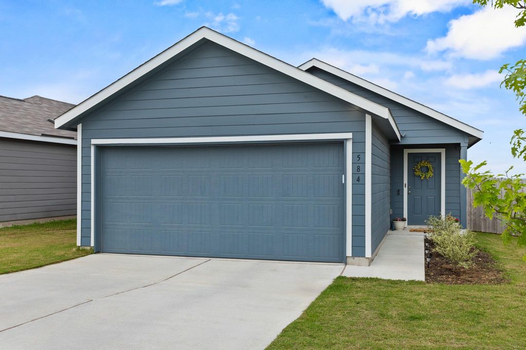 584 Commander Abbott DR, Jarrell, TX 76537
