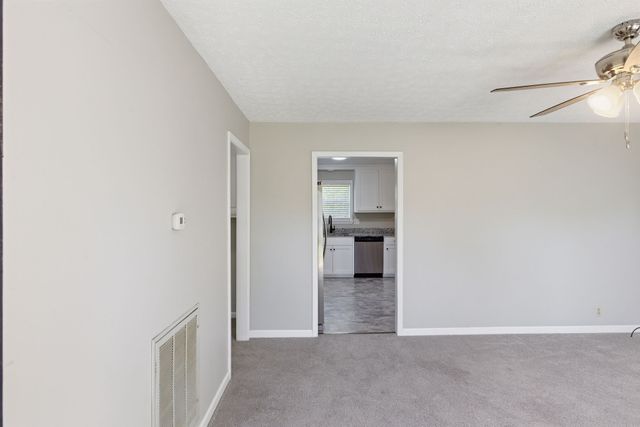 1040 Rebecca Dr, Burns, TN 37029