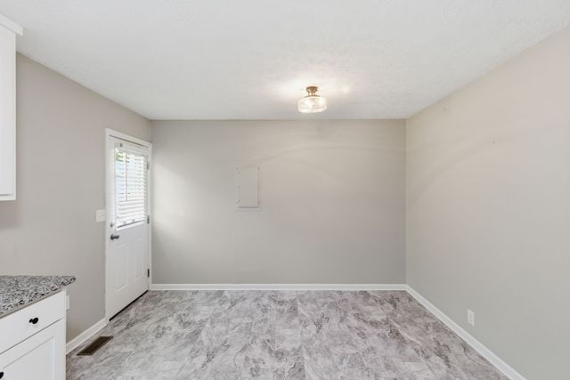 1040 Rebecca Dr, Burns, TN 37029