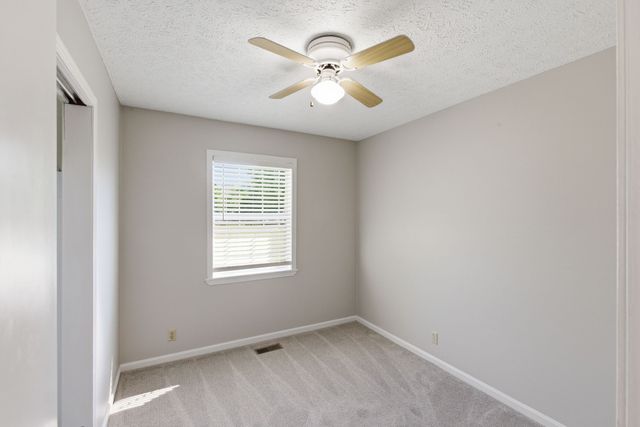 1040 Rebecca Dr, Burns, TN 37029