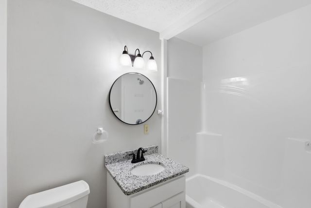 1040 Rebecca Dr, Burns, TN 37029