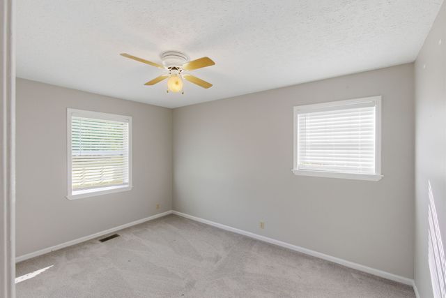 1040 Rebecca Dr, Burns, TN 37029