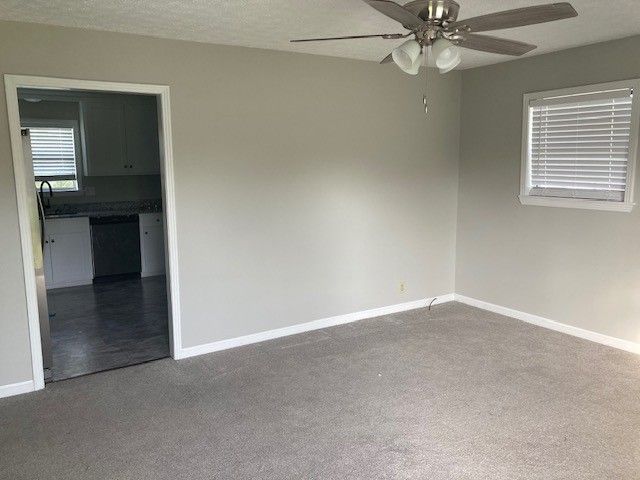 1040 Rebecca Dr, Burns, TN 37029