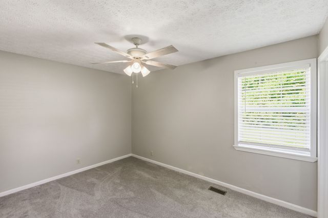 1040 Rebecca Dr, Burns, TN 37029