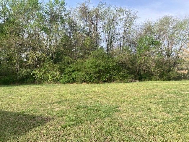 1040 Rebecca Dr, Burns, TN 37029
