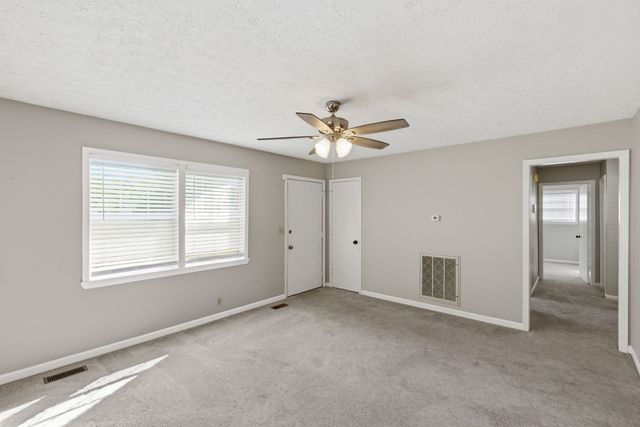 1040 Rebecca Dr, Burns, TN 37029