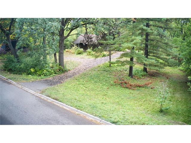 11300 Park Ridge Drive W, Hopkins, MN 55305