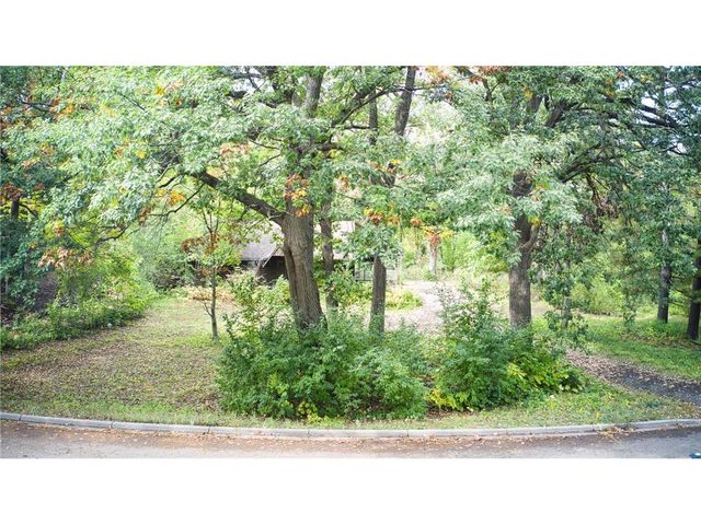 11300 Park Ridge Drive W, Hopkins, MN 55305