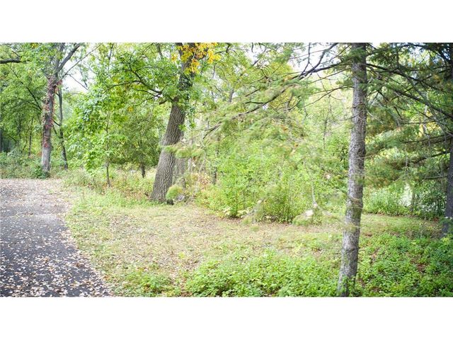 11300 Park Ridge Drive W, Hopkins, MN 55305