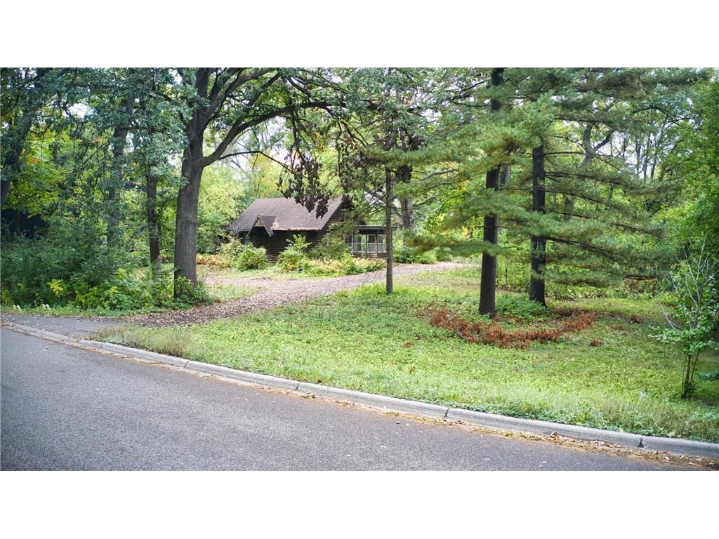 11300 Park Ridge Drive W, Hopkins, MN 55305