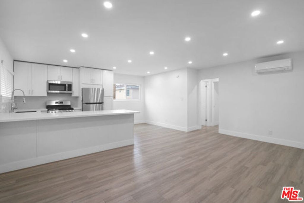 11347 Emelita Street 6, North Hollywood (los Angeles), CA 91601