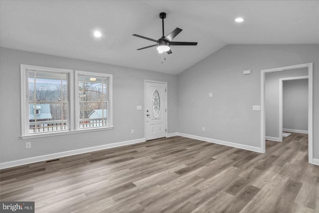 19 MOUNTAIN LAUREL DR, Berkeley Springs, WV 25411