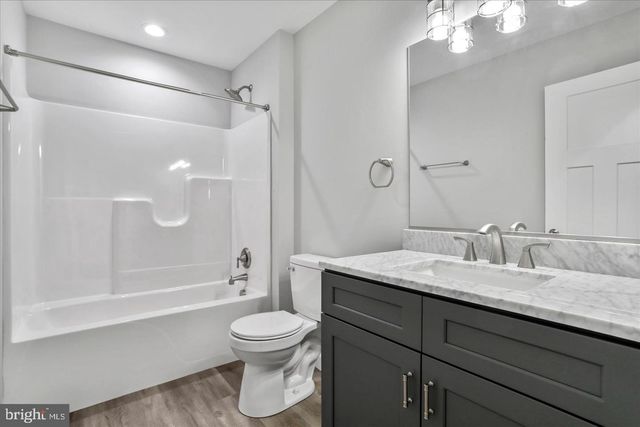 19 MOUNTAIN LAUREL DR, Berkeley Springs, WV 25411