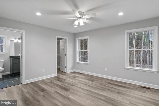 19 MOUNTAIN LAUREL DR, Berkeley Springs, WV 25411