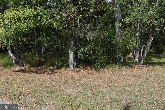 19 MOUNTAIN LAUREL DR, Berkeley Springs, WV 25411