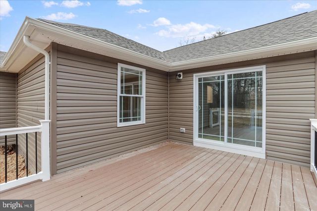 19 MOUNTAIN LAUREL DR, Berkeley Springs, WV 25411