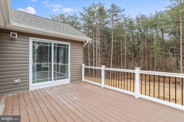 19 MOUNTAIN LAUREL DR, Berkeley Springs, WV 25411