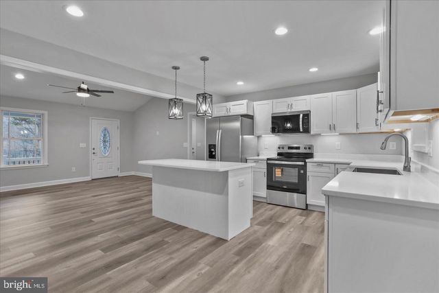 19 MOUNTAIN LAUREL DR, Berkeley Springs, WV 25411