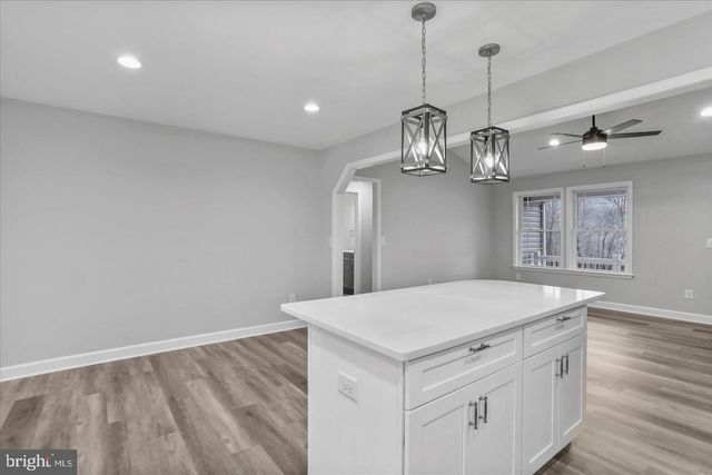 19 MOUNTAIN LAUREL DR, Berkeley Springs, WV 25411