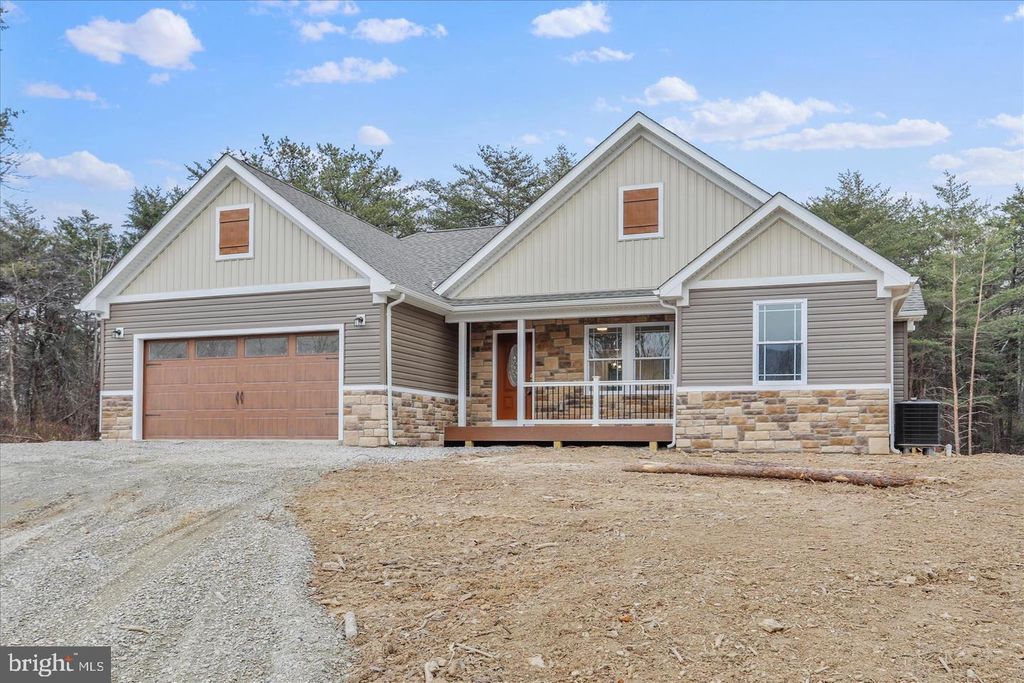 19 MOUNTAIN LAUREL DR, Berkeley Springs, WV 25411