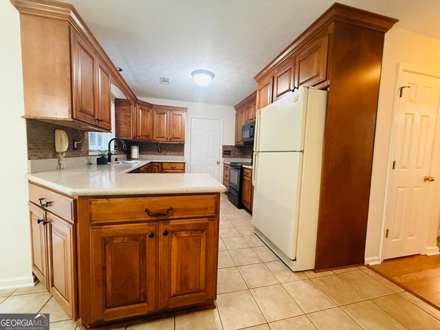 412 Taberon Road, Peachtree City, GA 30269