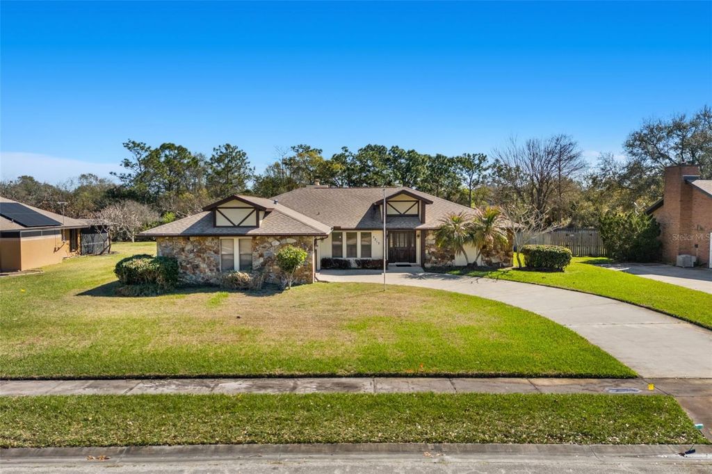 Image 2 of property listing at 2213 WOODLAWN CIRCLE, Melbourne, FL 32934
